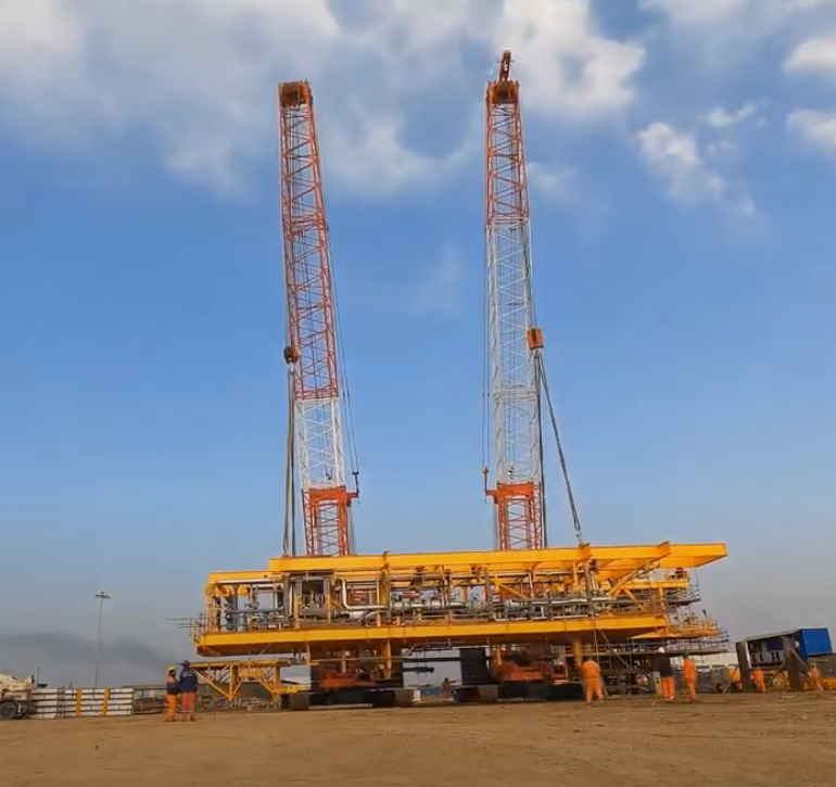 LAM-28 extended deck load-out onto barge by lifting method