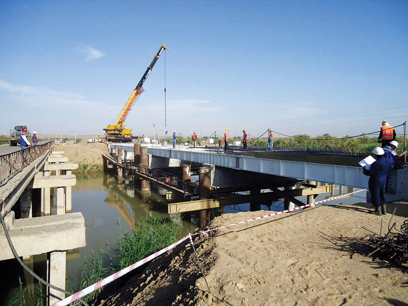 Construction of 56 m length and 7.5 m bridge and access roads. Pipe piles, pile cap beams, steel beams, concrete slab and road asphalting works.